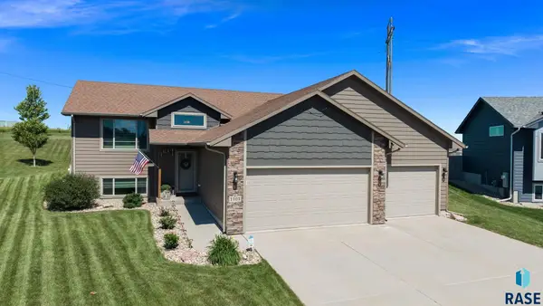 1101 N Brennan Ct, Sioux Falls, SD 57110
