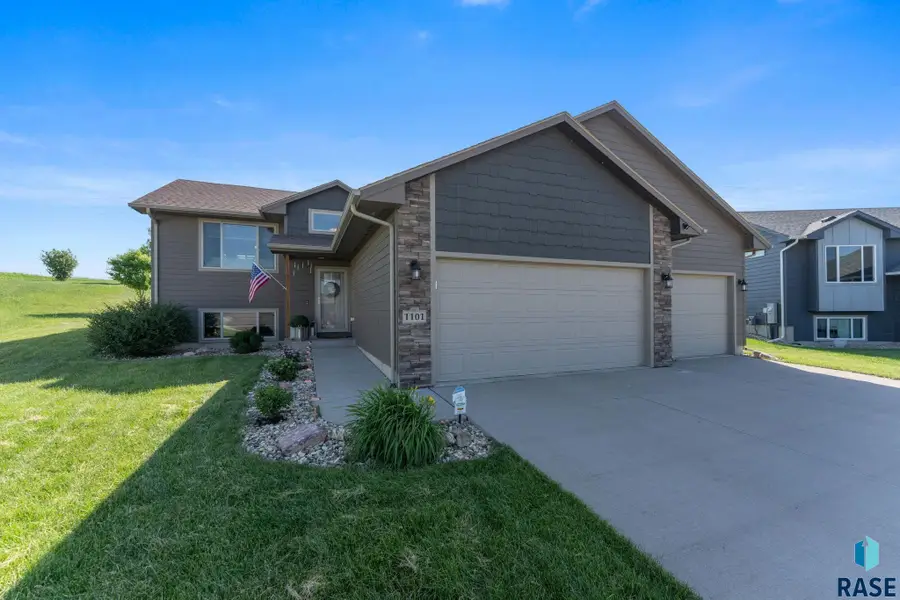 1101 N Brennan Ct, Sioux Falls, SD 57110 - #2