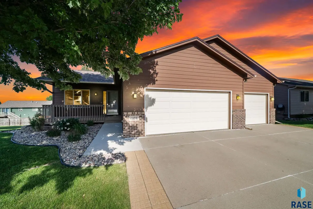 808 Whitewood Ave, Sioux Falls, SD 57106 - #1