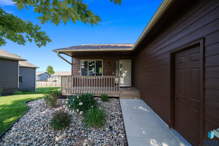 808 Whitewood Ave, Sioux Falls, SD 57106 - #2
