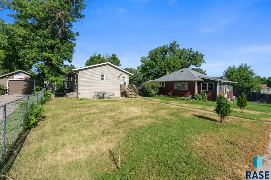 911 N Van Eps Ave, Sioux Falls, SD 57103 - #2