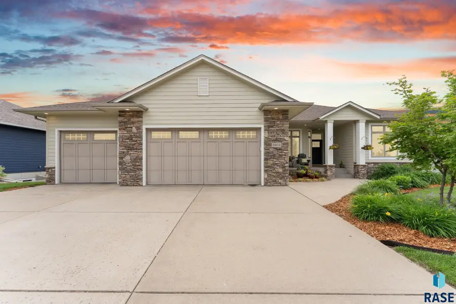 3904 S Harmony Dr, Sioux Falls, SD 57110 - #2