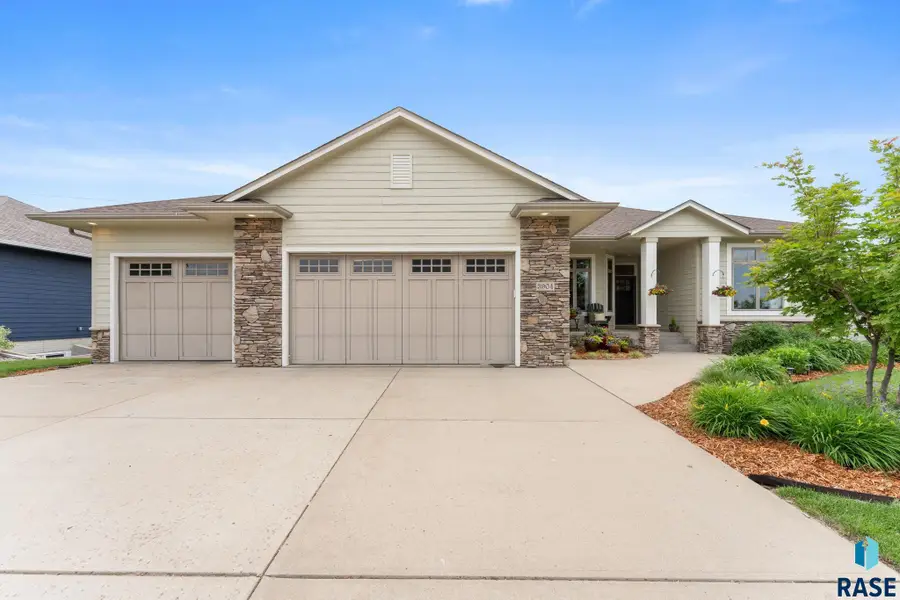 3904 S Harmony Dr, Sioux Falls, SD 57110 - #3