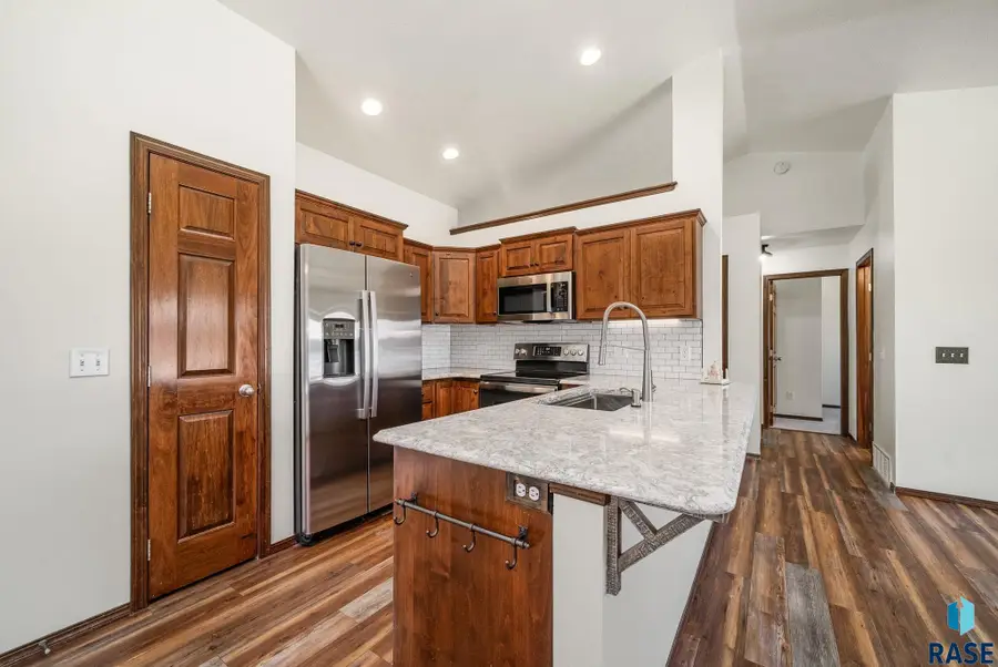 2301 S Ollerich Ave, Sioux Falls, SD 57106 - #3