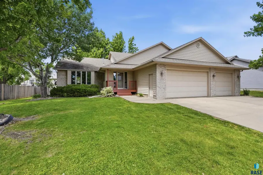 1805 S Lorne Ln, Sioux Falls, SD 57106 - #2