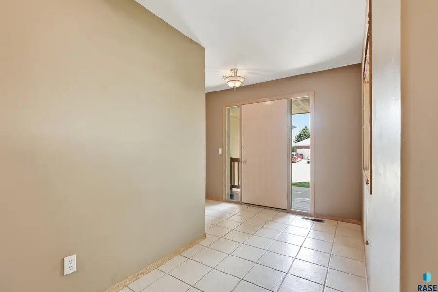 1805 S Lorne Ln, Sioux Falls, SD 57106 - #3