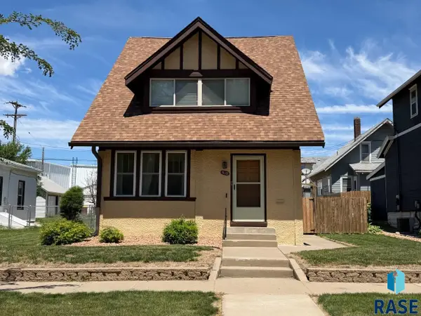 910 W 12th St, Sioux Falls, SD 57104