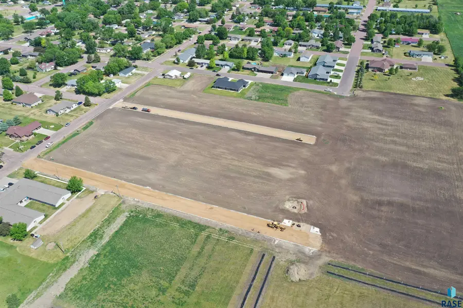 207 Colonial Dr, Salem, SD 57058 - #2