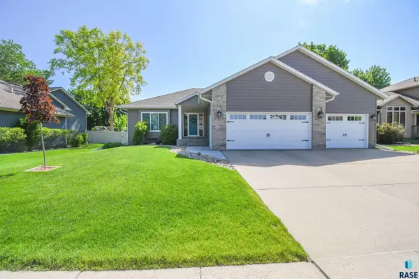 3252 S Grace Ave, Sioux Falls, SD 57103