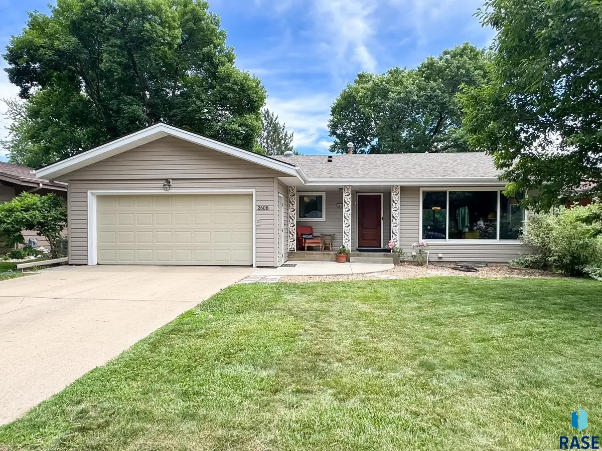 2608 S Glendale Ave, Sioux Falls, SD 57105 - #1