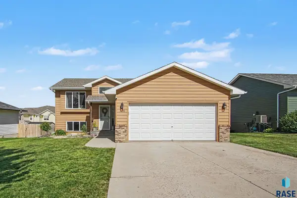 716 Trojan Ave, Hartford, SD 57033