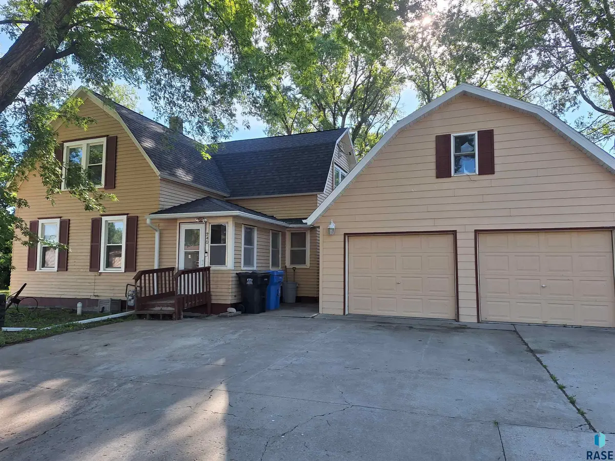 240 N Peck St, Salem, SD 57058 - #1