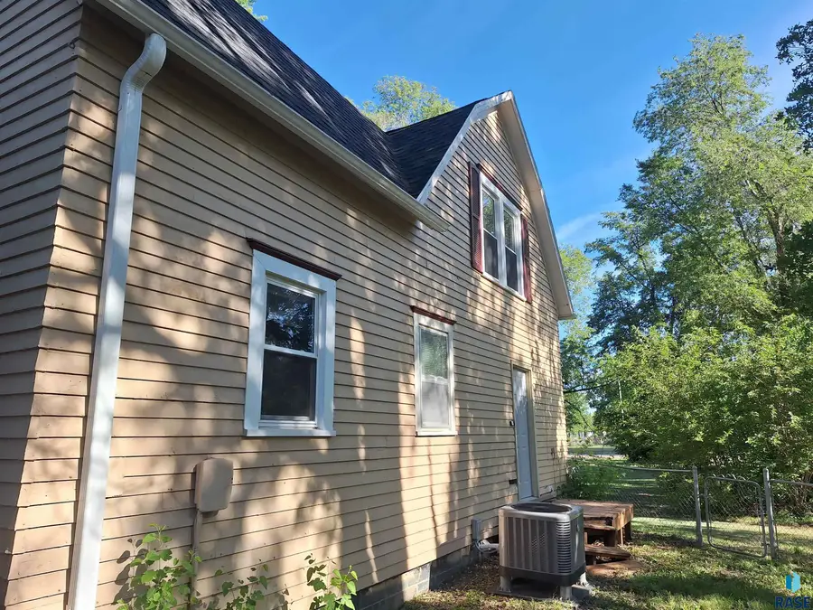 240 N Peck St, Salem, SD 57058 - #3