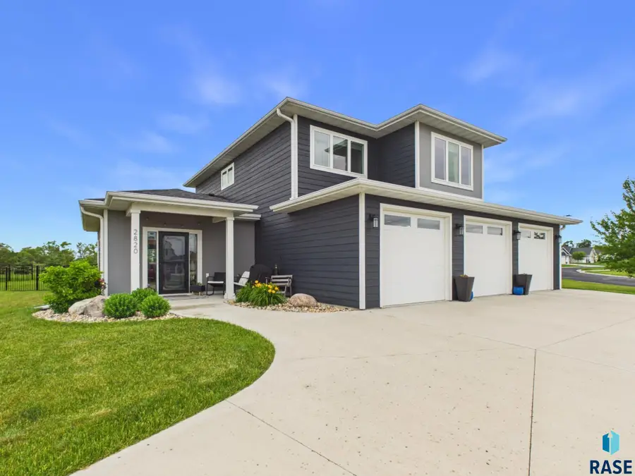 2820 Sweetgrass Dr, Brookings, SD 57006 - #2