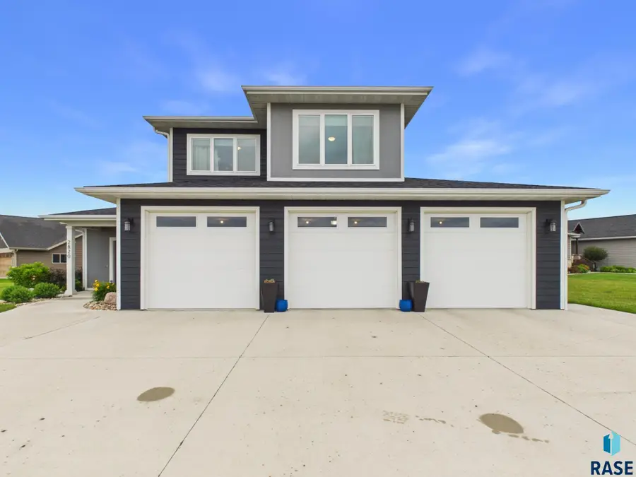 2820 Sweetgrass Dr, Brookings, SD 57006 - #3