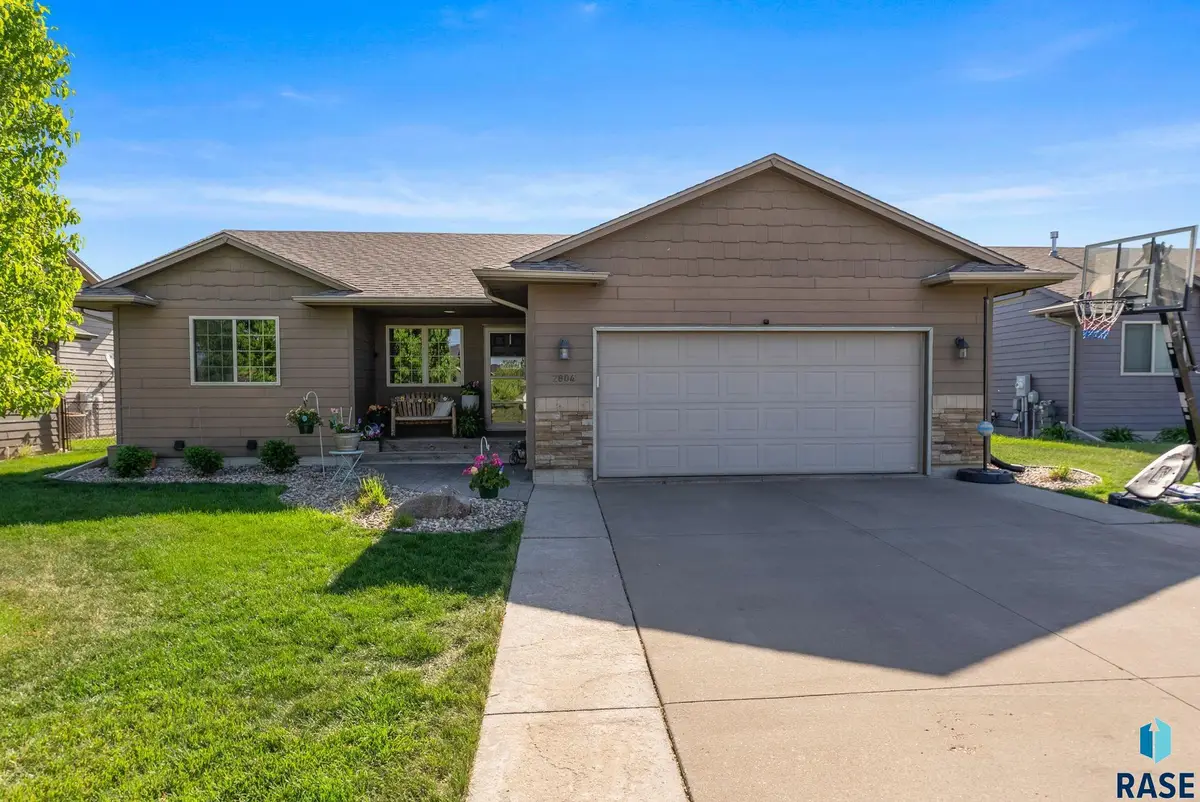 2804 Grinnell Ave S, Sioux Falls, SD 57106 - #1