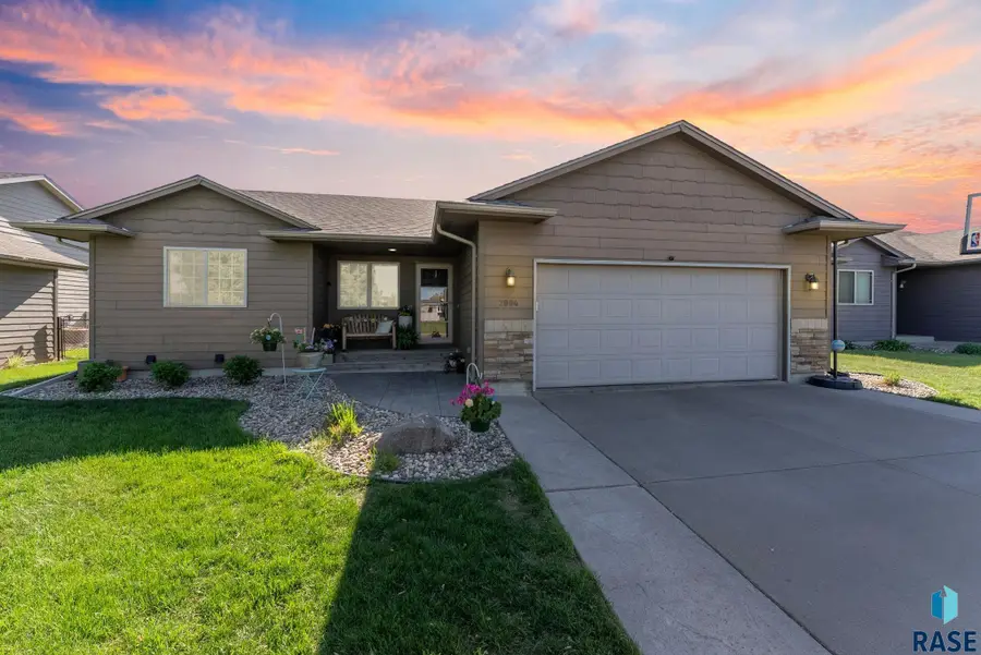2804 Grinnell Ave S, Sioux Falls, SD 57106 - #2