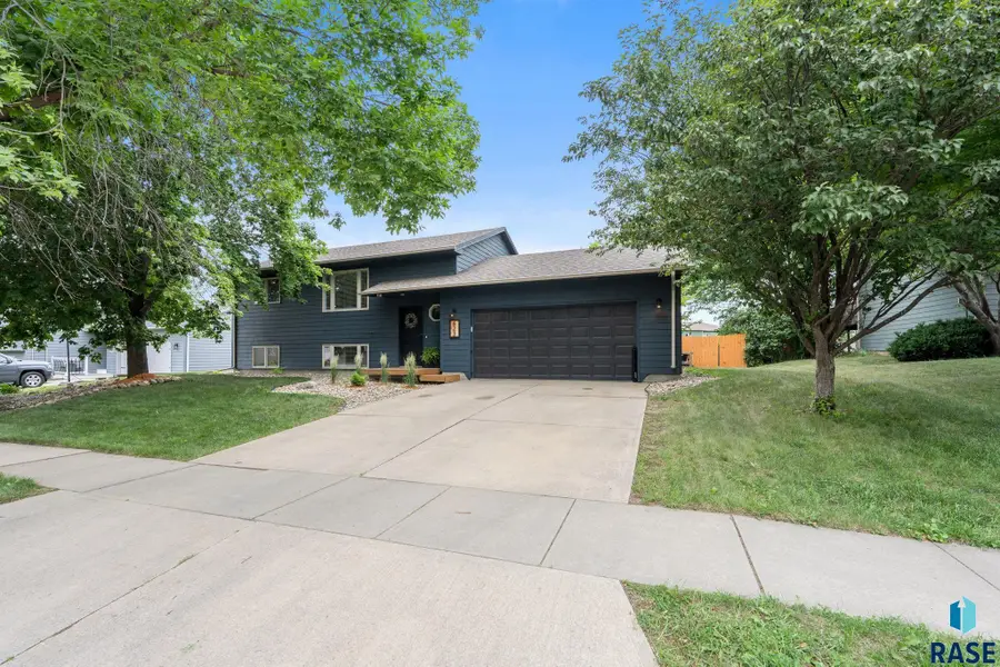 623 Hickory Ln, Harrisburg, SD 57032 - #2