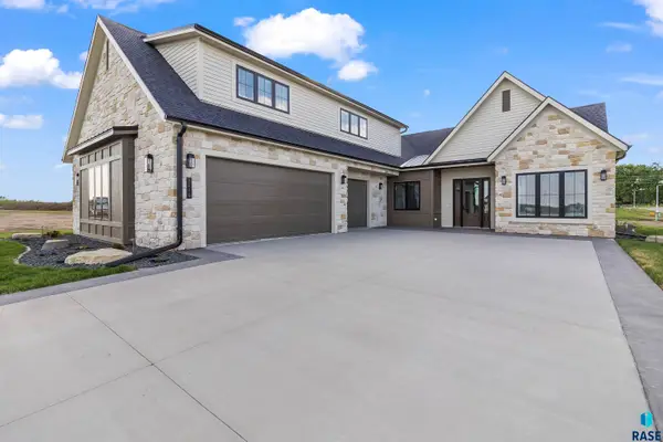 3416 E Bronze Ln, Sioux Falls, SD 57110