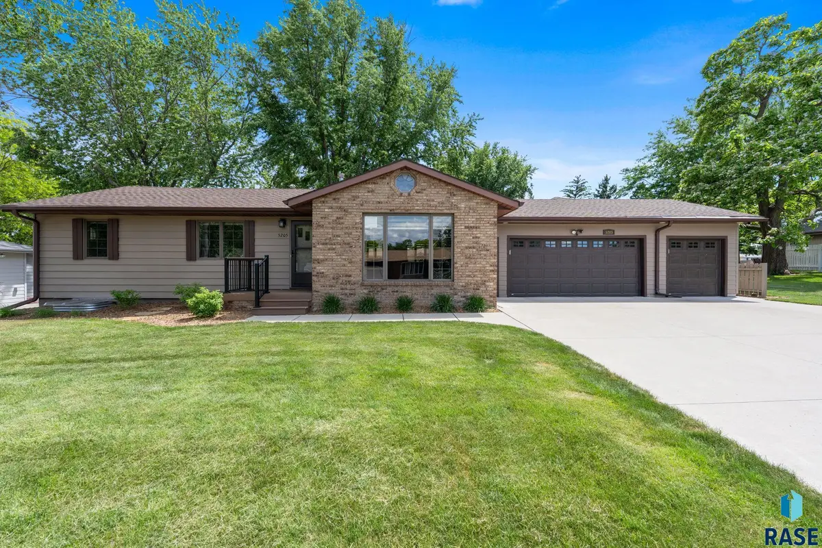 5205 W 37th St, Sioux Falls, SD 57106 - #1
