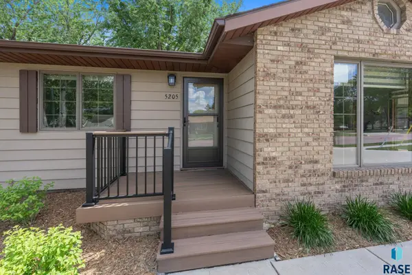 5205 W 37th St, Sioux Falls, SD 57106
