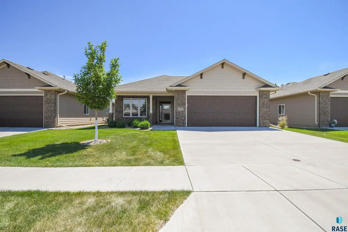 1508 S Wheatland Ave, Sioux Falls, SD 57106 - #1