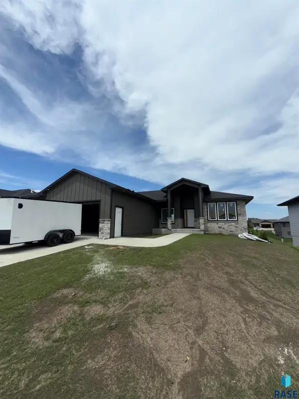 6412 E Fieldview St, Sioux Falls, SD 57110