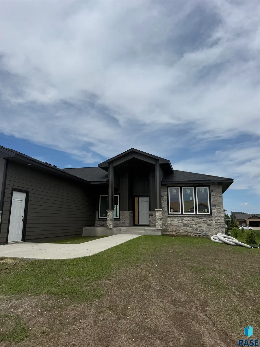 6412 E Fieldview St, Sioux Falls, SD 57110 - #2