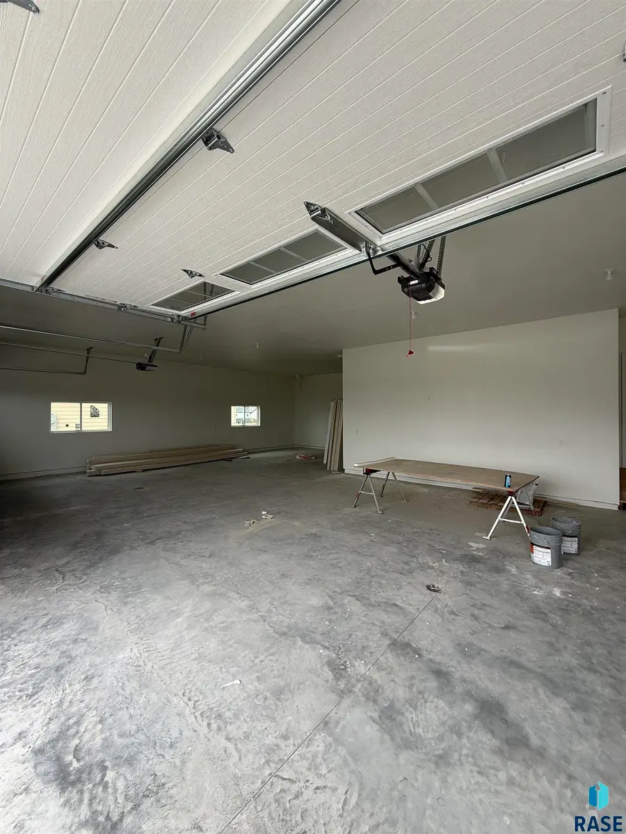 6412 E Fieldview St, Sioux Falls, SD 57110 - #3
