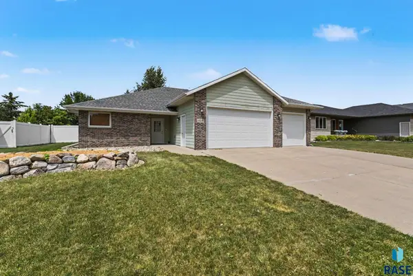 828 E 70th St, Sioux Falls, SD 57108