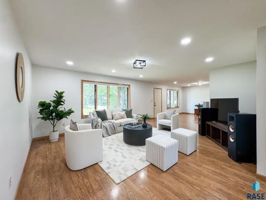221 E 5th Ave, Lennox, SD 57039 - #3