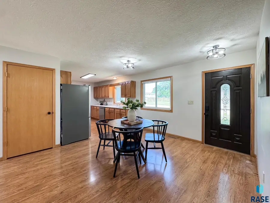 221 E 5th Ave, Lennox, SD 57039 - #3