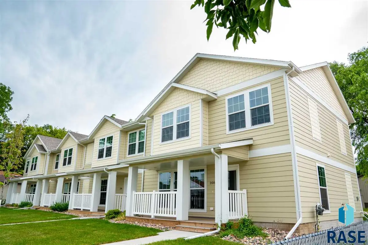 210 N Nesmith Ave, Sioux Falls, SD 57103 - #1