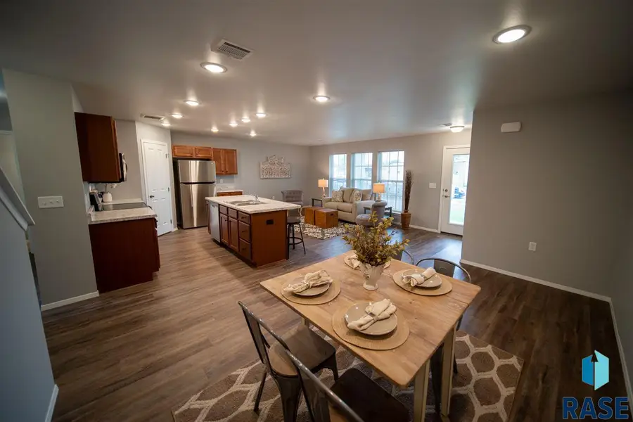 210 N Nesmith Ave, Sioux Falls, SD 57103 - #2