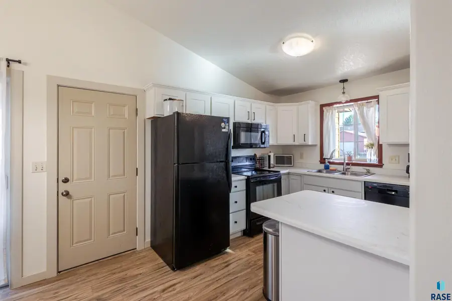 900 Greyhawk Ct, Harrisburg, SD 57032 - #2