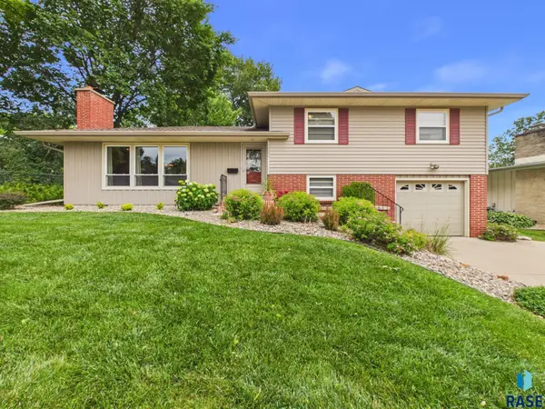3004 S Carter Pl, Sioux Falls, SD 57105