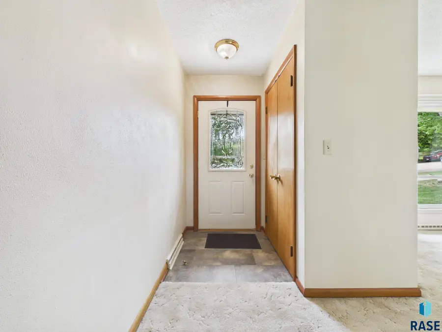 3004 S Carter Pl, Sioux Falls, SD 57105 - #3