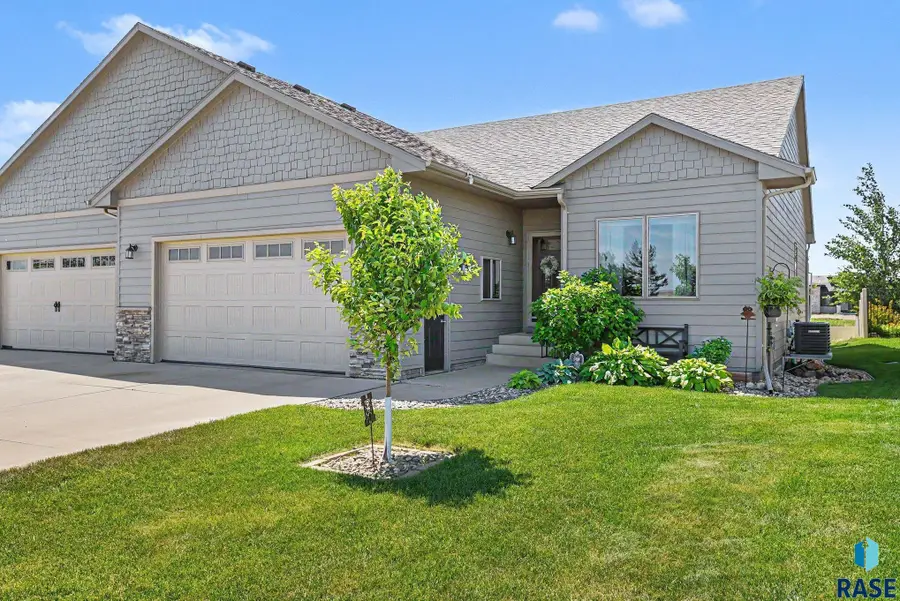 3905 E 68th St, Sioux Falls, SD 57108 - #2