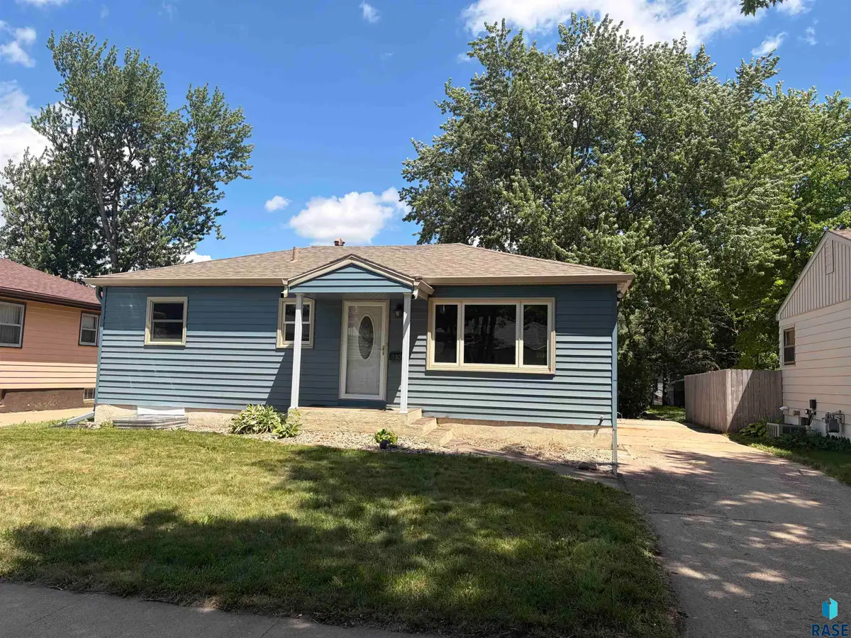 3108 S Glendale Ave, Sioux Falls, SD 57105 - #1