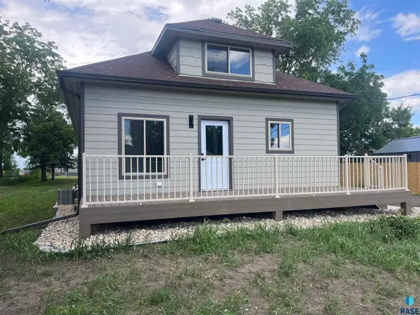 430 Willow St, Canistota, SD 57012