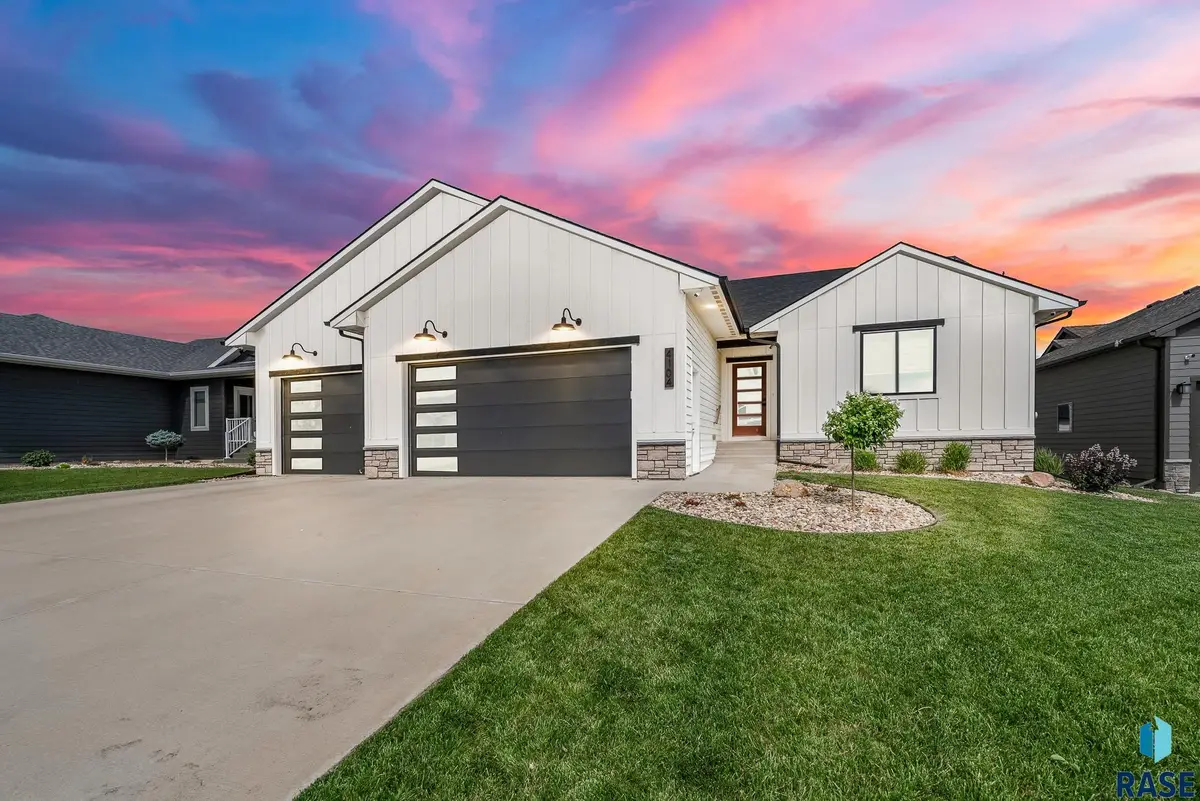 4104 Infield Ave, Sioux Falls, SD 57110 - #1