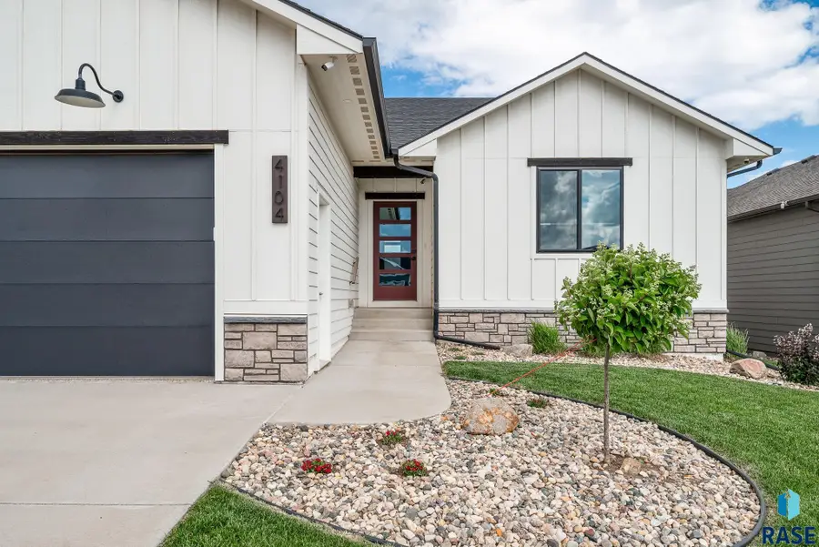 4104 Infield Ave, Sioux Falls, SD 57110 - #2