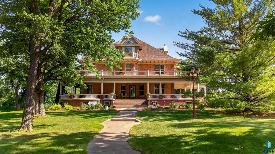 903 N Dakota St, Canton, SD 57013 - #3