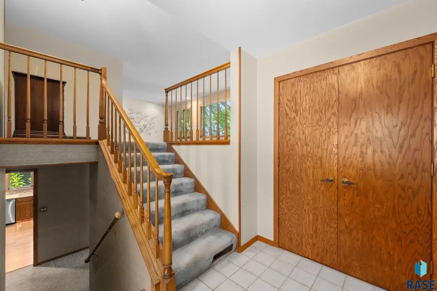 4005 S Thunderbird Trl, Sioux Falls, SD 57103 - #2