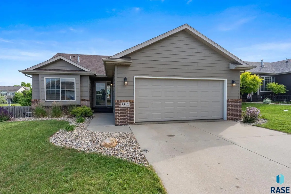 5812 W Oakcrest Dr, Sioux Falls, SD 57107 - #1
