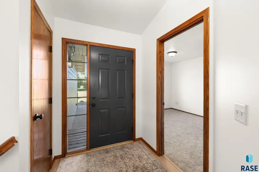 5812 W Oakcrest Dr, Sioux Falls, SD 57107 - #3