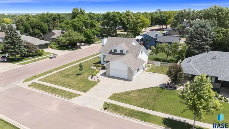 2200 S Crown Hill Dr, Sioux Falls, SD 57106 - #3