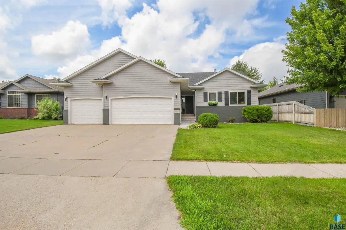 5109 S Manchester Ct, Sioux Falls, SD 57108 - #1