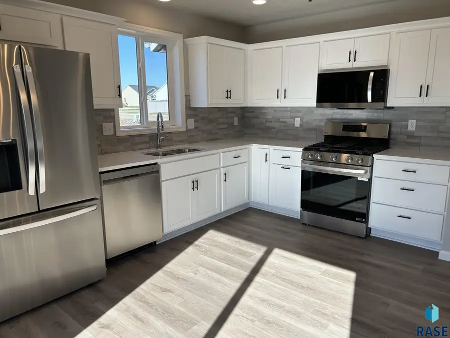 219 Thelma Ave, Harrisburg, SD 57032 - #3