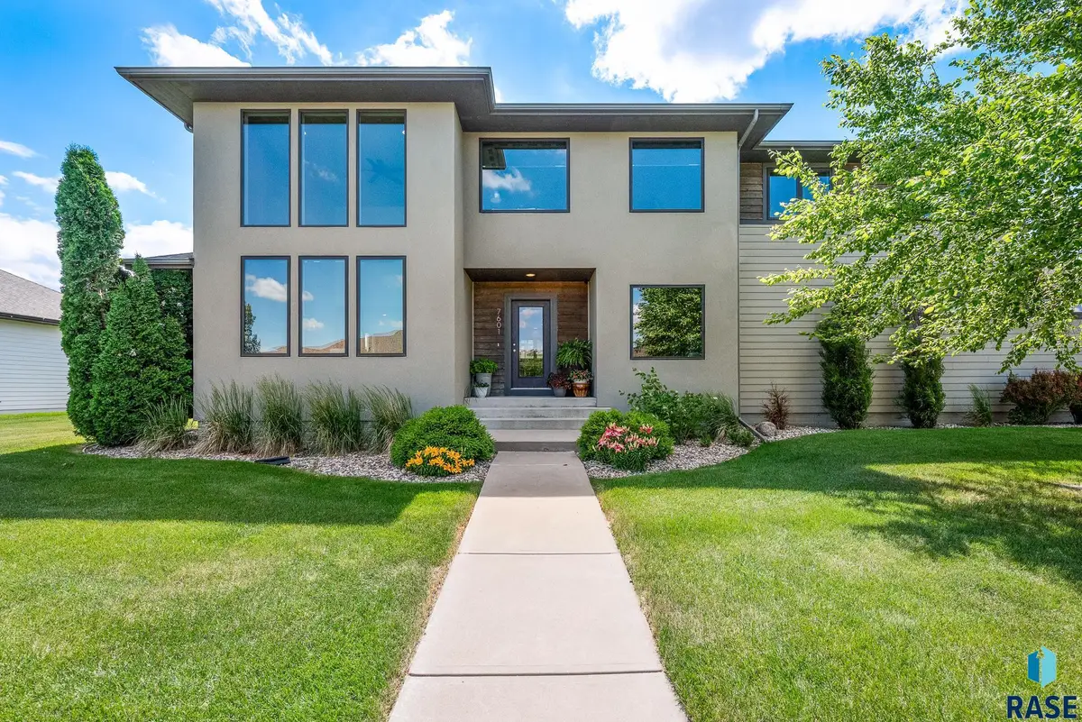 7601 S Ridgestone Dr, Sioux Falls, SD 57108 - #1